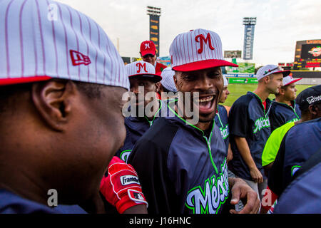 Les joueurs de l'équipe de célébrer le Mexique après un match au cours de la Serie Caribe, un tournoi de baseball en Amérique latine Banque D'Images