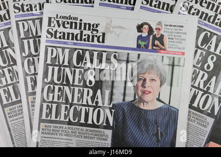 Le London Evening Standard annonce le coup de l'élection générale par le Premier ministre Theresa peut, à sa 18e édition Avril 2017. Banque D'Images