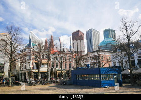 Het Plein (le carré) est une place de la ville dans le vieux centre-ville de La Haye aux Pays-Bas. Banque D'Images