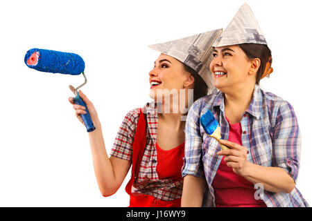 Réparation accueil woman holding paint roller pour papier peint. Banque D'Images