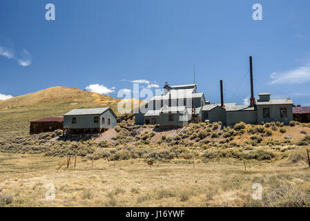 La Consolidated Mining Company Stamp Standard Mill de Bodie Ghost Town, en Californie. Bodie est un parc d'état historique d'une ruée vers l'or. Banque D'Images