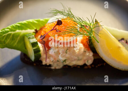 Close up of toast skagen avec caviar et du pain Banque D'Images