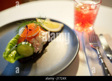 Close up of toast skagen avec caviar et du pain Banque D'Images