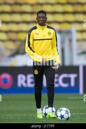 Monaco, 18 avril 2017. Le Borussia Dortmund Ousmane Dembele, photographié au cours d'une séance de formation au Stade Louis II en allemand soccer club Borussia Dortmund (BVB) jouera contre l'AS Monaco en quarts de la Ligue des Champions match match retour le 19 avril 2017. Photo : Bernd Thissen/dpa/Alamy Live News Banque D'Images