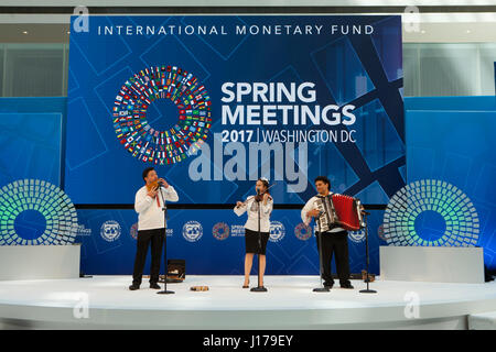 Washington, USA. 18 avr, 2017. 2017 Le Fonds monétaire international (FMI) Réunions de printemps sont en cours à Washington, DC, USA. Credit : B Christopher/Alamy Live News Banque D'Images