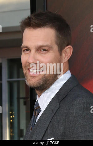 Los Angeles, Californie, USA. 18 avr, 2017. Geoff Stults à l'inoubliable '''' en première mondiale au théâtre chinois de Grauman, IMAX le 18 avril 2017 à Los Angeles, CA Crédit : Kathy Hutchins/via Zuma Zuma/fil Wire/Alamy Live News Banque D'Images