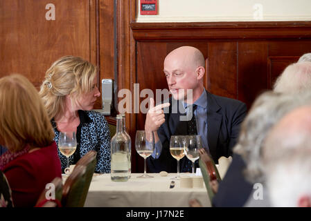 Harry Monter Déjeuner littéraire Oldie 11-04-17, Valérie Grove Mount Harry Alan Johnson Barry Cryer Mary Kenny Marjorie Wallace Christopher Sykes Banque D'Images