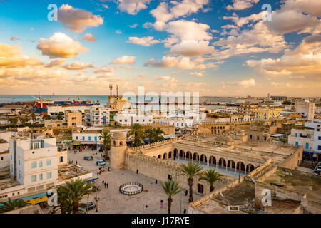 Beau coucher du soleil à Sousse, Tunisie. Banque D'Images