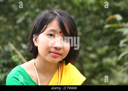 Portrait de Bodo fille. Nganglam, Bhoutan. Visages ruraux de l'Inde Banque D'Images