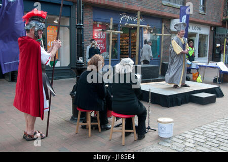 Lewes, dans le Sussex. Passion Play. Le samedi de Pâques. Banque D'Images