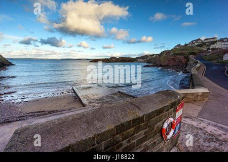 La plage et cale dans le village de pêcheurs de Hope Cove, Devon Banque D'Images