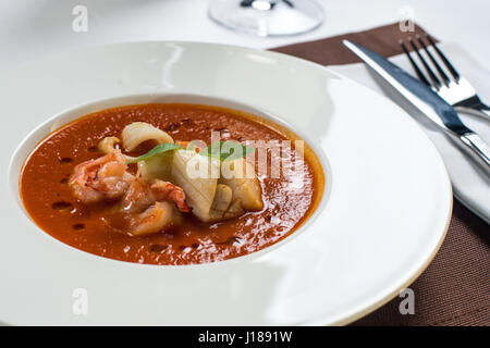 Soupe de fruits de mer tomate Banque D'Images