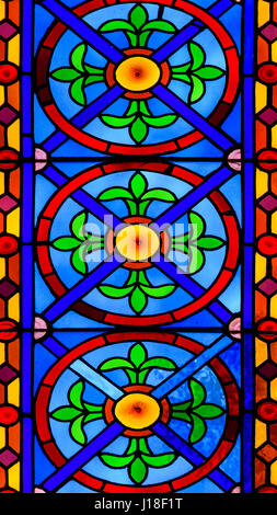 VALENCIA, Espagne - 24 juillet 2016 : église vitraux colorés contre la lumière dans la Cathédrale Basilique de l'Assomption de Notre-Dame de V Banque D'Images