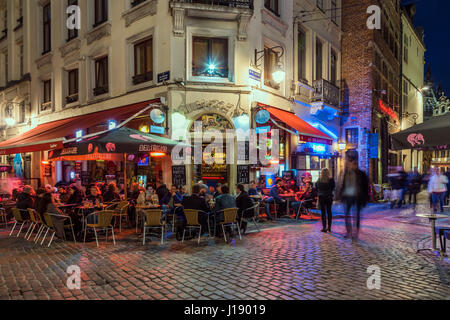 Scène de rue de nuit à Bruxelles, Belgique Banque D'Images