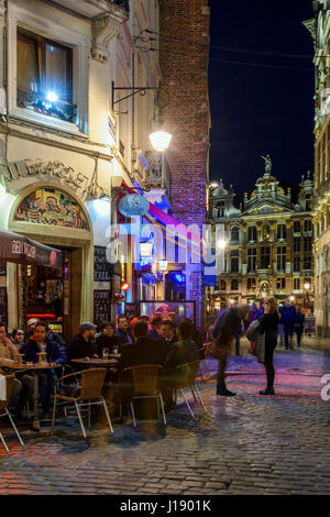 Scène de rue de nuit à Bruxelles, Belgique Banque D'Images