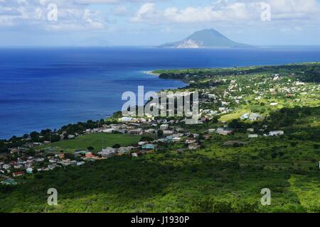 Vue sur mer de l'île de Saint Martin, Saint Kitts et Nevis. Banque D'Images