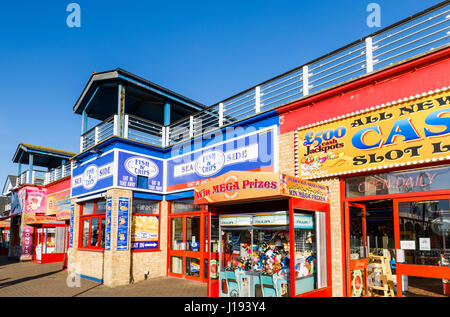 Station shop/logos à Clarence Esplanade, Southsea, Portsmouth, Hampshire, Angleterre du Sud : la crème glacée, fish & chips Banque D'Images