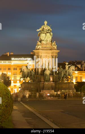 Maria-Theresien-Monument au crépuscule, Maria-Theresien-Square, Vienne, Autriche Banque D'Images