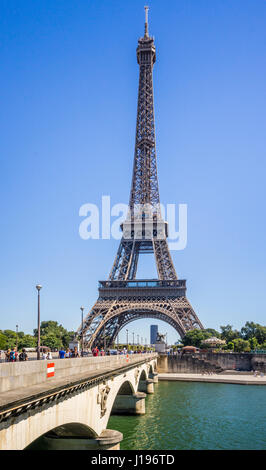 France, Paris, Seine et Pont d'Iéna avec vue sur la Tour Eiffel Banque D'Images