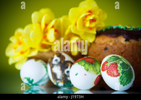 Gâteau de Pâques avec des oeufs Banque D'Images