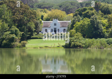 Bel exemple de ferme Cape Dutch House Zevenwatch Wine Estate Stellenbosch Western Cape Afrique du Sud Banque D'Images