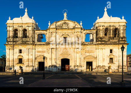 Leon, Nicaragua - 12 Avril 2014 : Façade de la cathédrale de Leon (Notre Dame de grâce à la Cathédrale) au Nicaragua, en Amérique centrale Banque D'Images