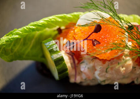 Close up of toast skagen avec caviar et du pain Banque D'Images