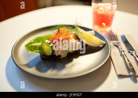 Close up of toast skagen avec caviar et du pain Banque D'Images