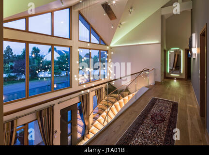 Galerie dans hall d'entrée avec l'éclairage. Hotel strasshofer - Maison modulaire, NA, Royaume-Uni. Architecte : Hotel Resch, 2017. Banque D'Images