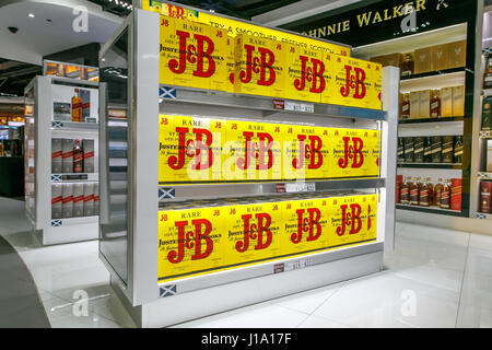 J & B bouteilles de whisky sont à vendre à Saint Martin's Princess Juliana airport boutique hors taxes. Banque D'Images