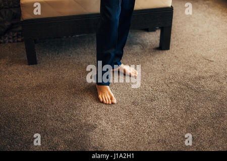 Pieds masculins close-up. Pieds de palefreniers à un mariage Banque D'Images