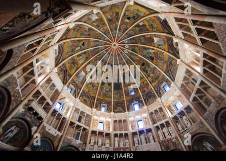 Parme, Italie - Jan 22, 2015 : la fresque au plafond dans le baptistère de Parme, Emilie-Romagne, Italie Banque D'Images