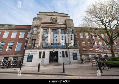 Vue sur la rue de l'avant des années 1930, l'Université de Wolverhampton Wulfrun Bâtiment classé Grade II Banque D'Images