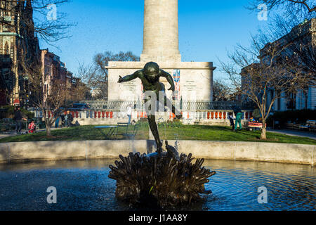 Washington Monument à Mount Vernon, Baltimore Maryland au printemps Banque D'Images