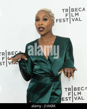 New York, États-Unis. Apr 19, 2017. New York, NY USA - Le 19 avril 2017 : Cynthia assiste à Erivo film Clive Davis : La bande originale de nos vies le première au Radio City Music Hall au cours de la nuit d'ouverture du Festival du film de Tribeca Crédit : lev radin/Alamy Live News Banque D'Images