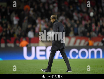 Monaco, Monaco. Apr 19, 2017. L'entraîneur du Borussia Dortmund Thomas Tuchel réagit au cours de la Ligue des Champions 2e quart de finale match de foot entre jambe que Monaco et Borussia Dortmund dans le Stade Louis II à Monaco, 19 avril 2017. Photo : Bernd Thissen/dpa/Alamy Live News Banque D'Images