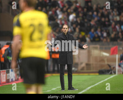 Monaco, Monaco. Apr 19, 2017. L'entraîneur du Borussia Dortmund Thomas Tuchel réagit au cours de la Ligue des Champions 2e quart de finale match de foot entre jambe que Monaco et Borussia Dortmund dans le Stade Louis II à Monaco, 19 avril 2017. Photo : Bernd Thissen/dpa/Alamy Live News Banque D'Images