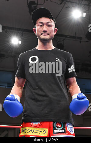 Tokyo, Japon. 13 avr, 2017. Keita Obara (JPN) Boxing : Keita Obara du Japon pose après avoir remporté le combat Poids welter 8R à Korakuen Hall de Tokyo, au Japon . Credit : Hiroaki Yamaguchi/AFLO/Alamy Live News Banque D'Images