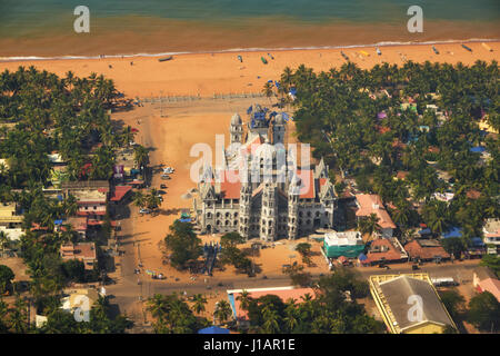 Vetucadu beach, Thiruvanathapuram. Apr 20, 2017. Vue aérienne. Nouvelle mère-de-Deus pour la construction de l'église se passe à Vetucadu beach, Thiruvanathapuram. Credit : Vincy lopez/Alamy Live News Banque D'Images