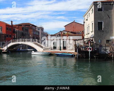 Bateaux et pont de guidecca à Venise Banque D'Images