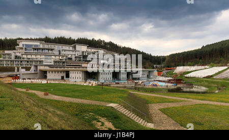 L'hôtel Saliris Resort Spa et la colline calcaire de Egerszalok (Hongrois : Egerszalók) en Hongrie Banque D'Images