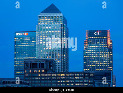 Canary Wharf skyline - vue de la nuit de l'allumé centre financier de Canary Wharf, les Docklands, London, England, UK Banque D'Images