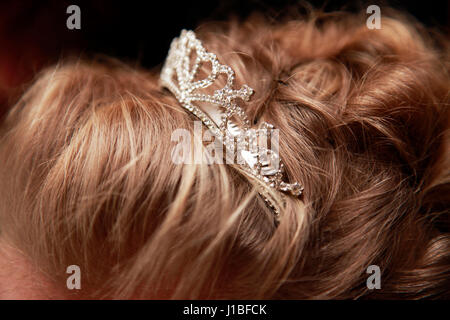 Tiara mariage mariée en close-up cheveux Banque D'Images