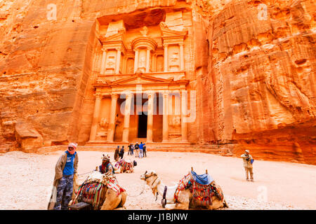 Petra, JORDANIE - Mars 16, 2017 : Vues de la cité perdue de Petra dans le désert jordanien, l'une des sept merveilles du monde. Banque D'Images