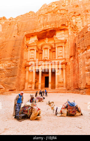 Petra, JORDANIE - Mars 16, 2017 : Vues de la cité perdue de Petra dans le désert jordanien, l'une des sept merveilles du monde. Banque D'Images