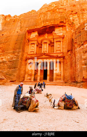 Petra, JORDANIE - Mars 16, 2017 : Vues de la cité perdue de Petra dans le désert jordanien, l'une des sept merveilles du monde. Banque D'Images