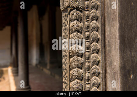 L'Inde, Kanyakumari District. Padmanabhapuram Palace, ch. AD 1601, le plus grand palais en bois en Inde. Temple de la Cour, détail d'architecture Keralan. Banque D'Images