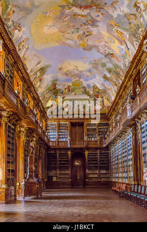 Le monastère de Strahov Il est un lieu de pèlerinage, un musée et une bibliothèque célèbre, tenant un nombre incroyable de volumes rares. Banque D'Images