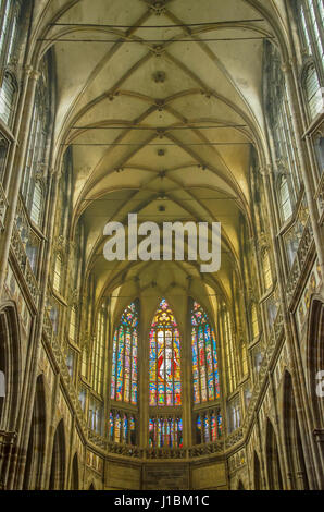 La conception de la cathédrale gothique a été confiée à l'architecte français Matthias d'Arras qui a trouvé l'inspiration dans les cathédrales françaises classiques. Banque D'Images