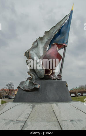 Le Mémorial de la deuxième mouvement de résistance ou la résistance d'un drapeau Monument à Prague, en République tchèque, est un monument de la République tchèque drapeau. Banque D'Images